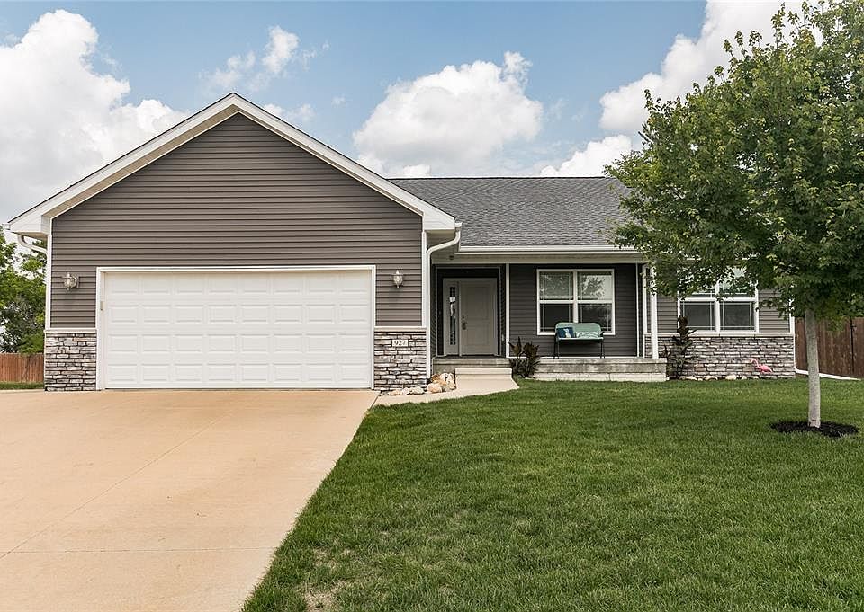 1st image of 927 Waveland Ct