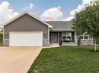 927 Waveland Ct, Marion, IA 52302