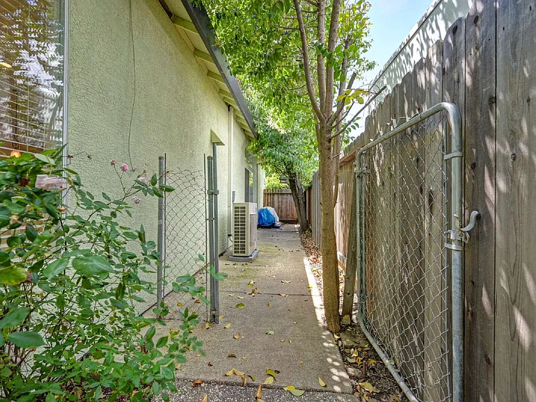 1690 Gill Dr — Photo 42
