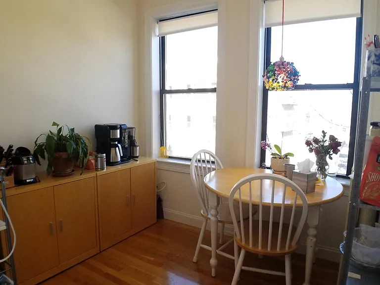 4 Park Vale Ave #2 — Photo 6