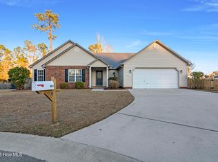 401 Pebble Ln, Jacksonville, NC 28546