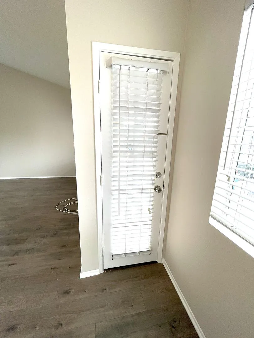 1158 Cypress Avenue — Photo 4