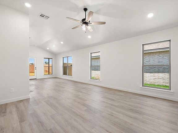 4th image of 2408 Helena Ave