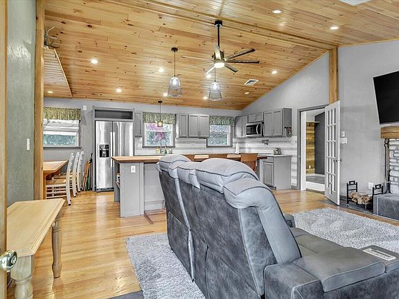 4th image of 1123 Butte Ln