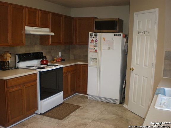4th image of 15834 Borwick Ln