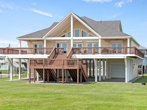 2130 Gulf Dr, Crystal Beach, TX 77650