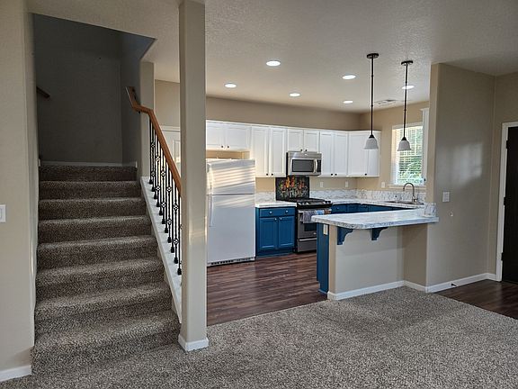 4th image of 299 NE Idyl Way
