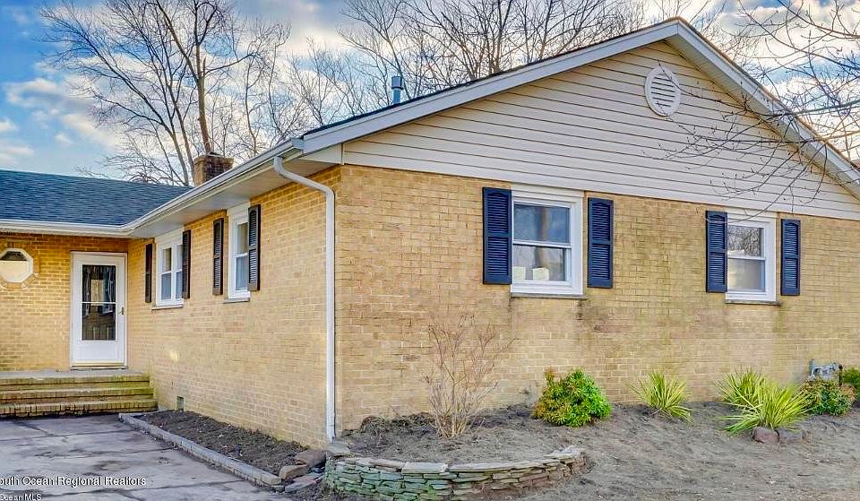 1st image of 297 Stephan Ave