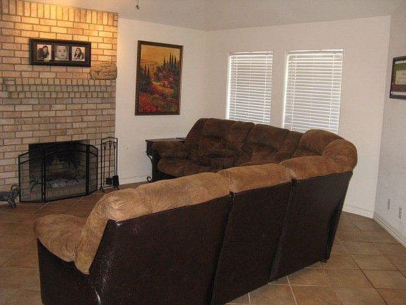 4th image of 414 Foster Ave