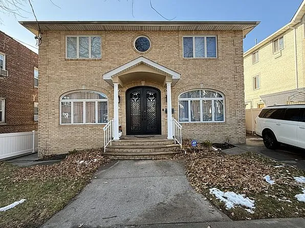 54-32 69th St, Flushing, NY 11378