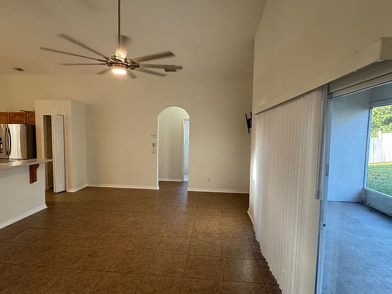 1823 Ashton Dr E — Photo 1