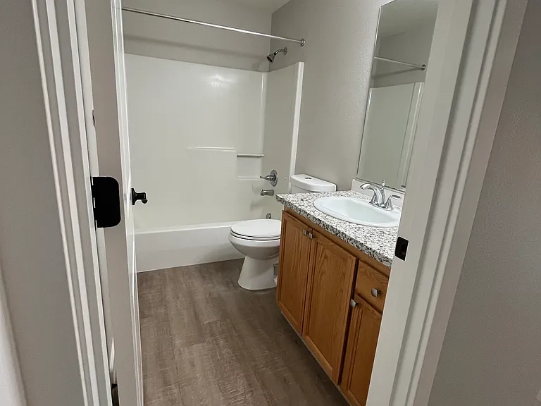 607 W 1st St #2 — Photo 6