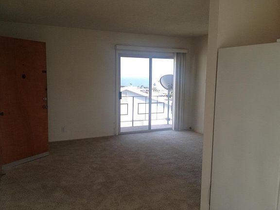 Livingroom with balcony