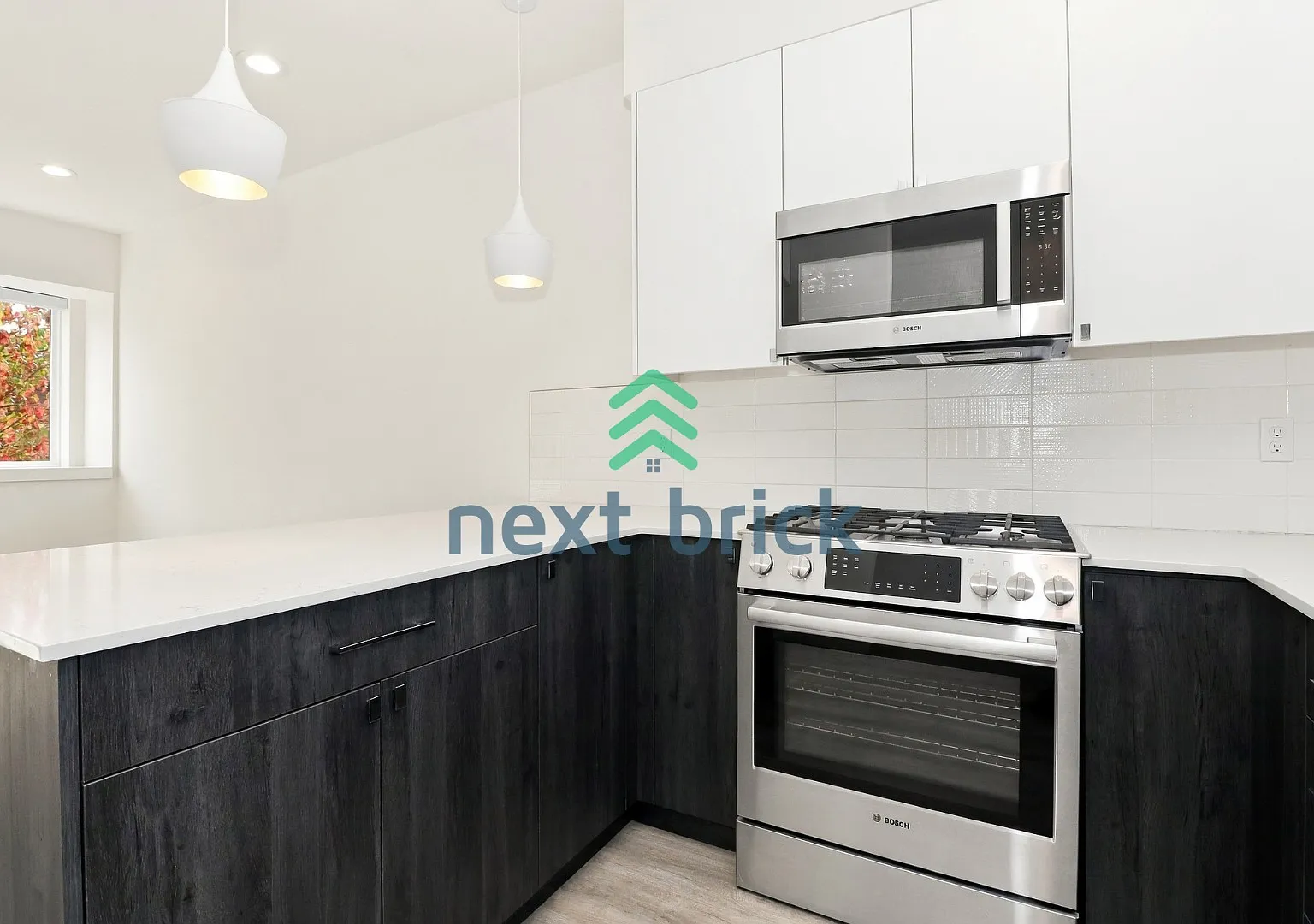 "Modern 2-Bedroom, 2-Bath Magnolia Townhome with Rooftop Deck, Views, A/C & Dedicated Parking" — Photo 4