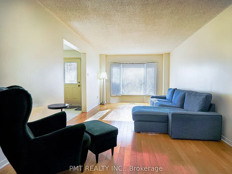 26 Dartmoor Dr #MAIN — Photo 3