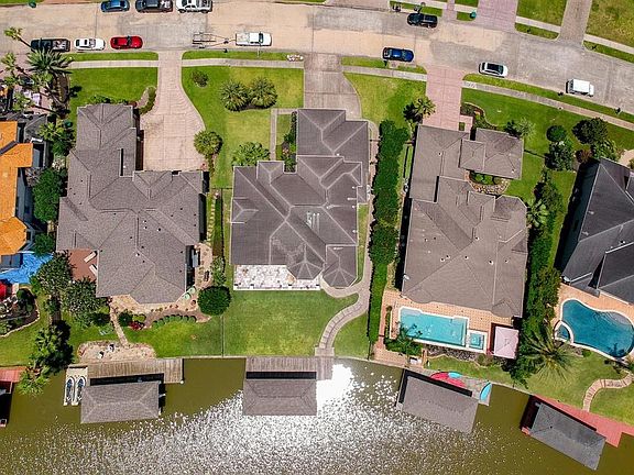 2nd image of 2922 N Island Dr