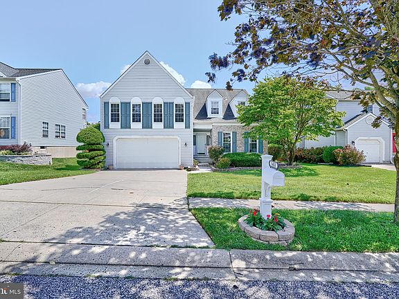 2nd image of 1453 Fountain Glen Dr