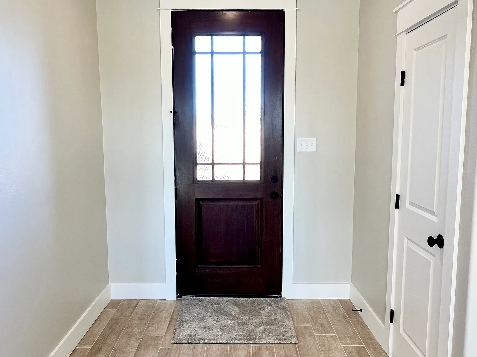 4 bed, 1995 sqft, $2,900 — Photo 2