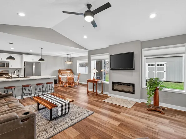 7246 385th St, North Branch, MN 55056