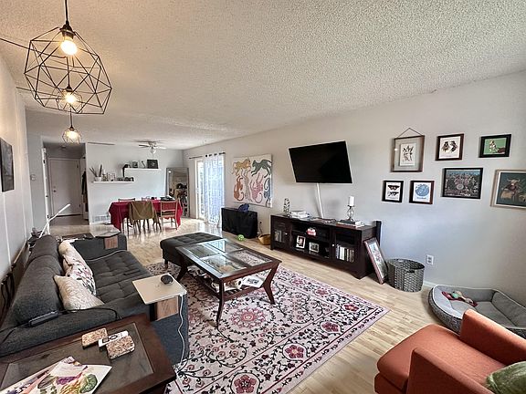 4th image of 4107 Hayes Cir