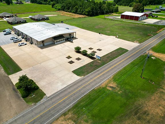 3rd image of 40124 Hamilton Rd