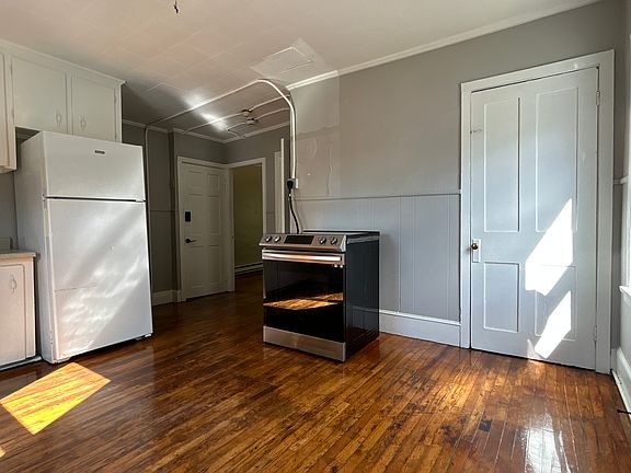 3rd image of 38 Prince Ave Unit B