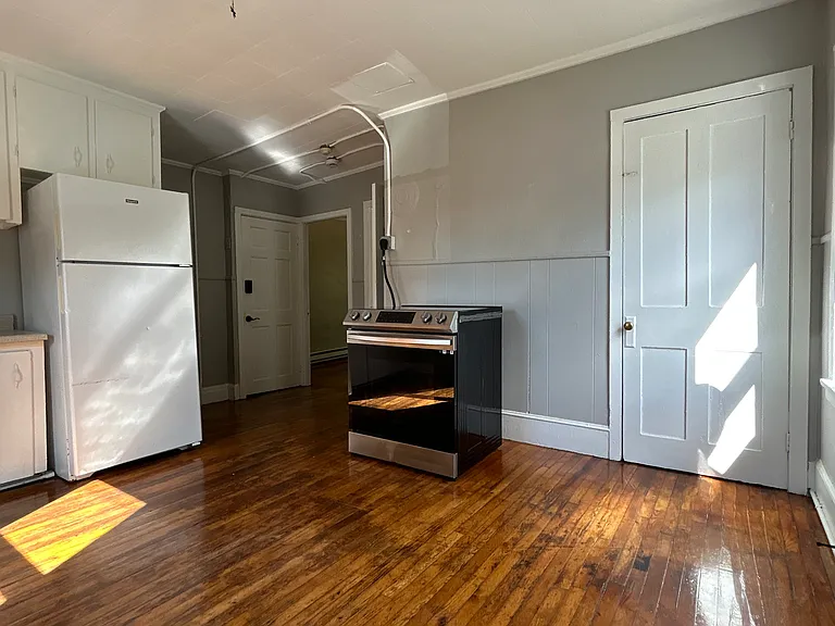 38 Prince Ave #B — Photo 3