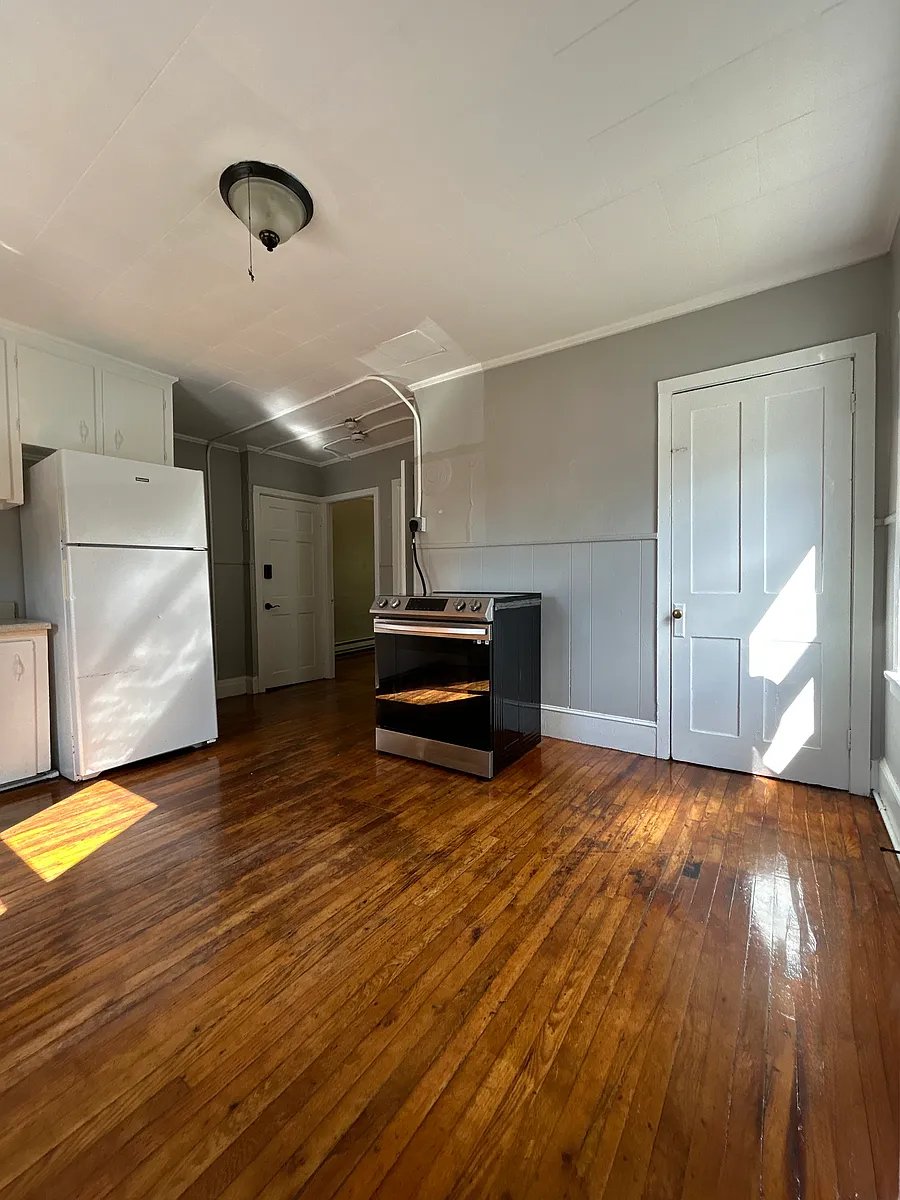 Building Photo - 38 Prince Ave #B