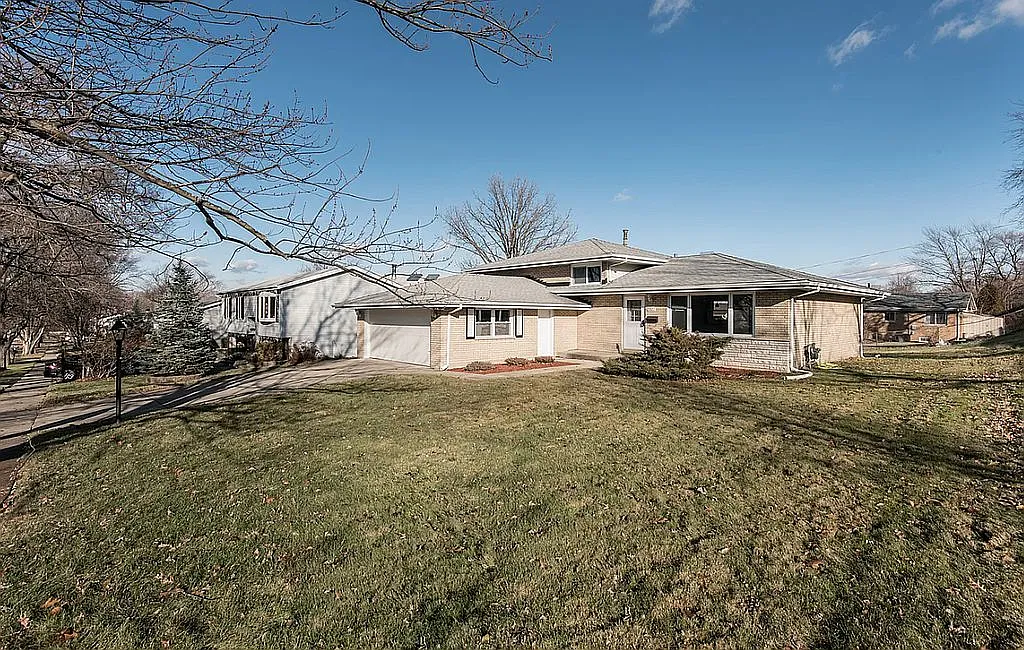 8827 S 83rd Ct photo 1