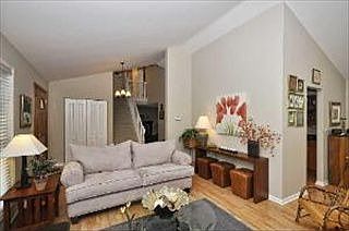 4th image of 77 Woodridge Ln
