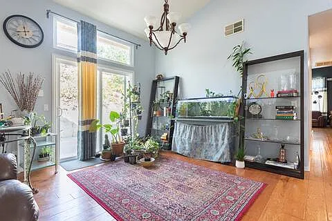1 bed, 3000 sqft, $1,100 — Photo 4