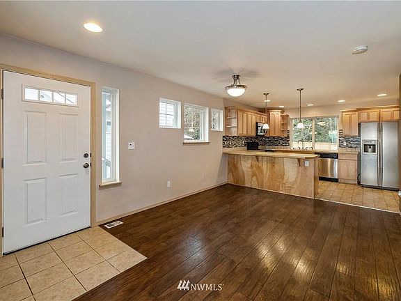 4th image of 195 N Lafayette Ave #2