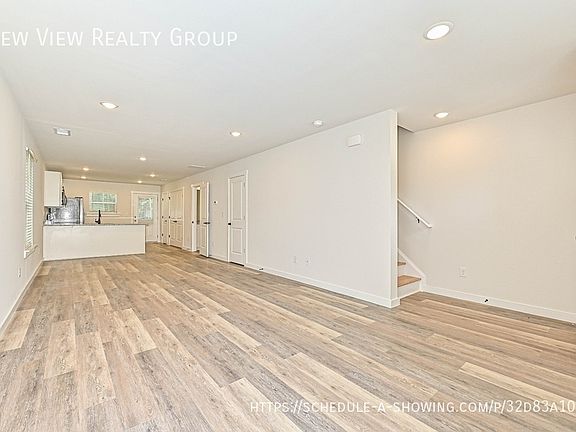 3rd image of 512 12th Ave NE