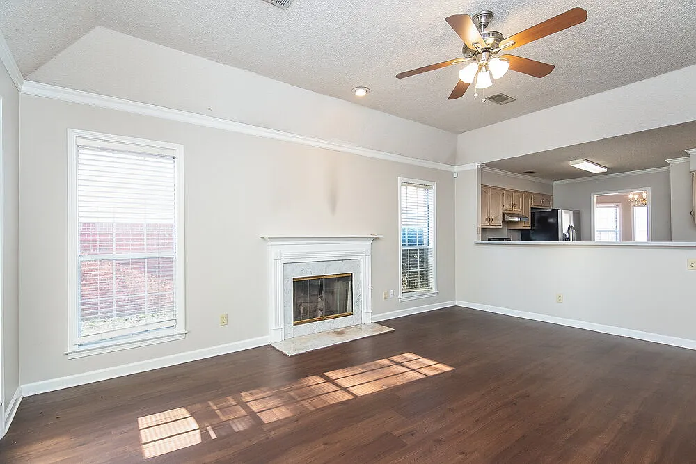 3 bed, 2.0 bath, 1418 sqft, $1,825 — Photo 2