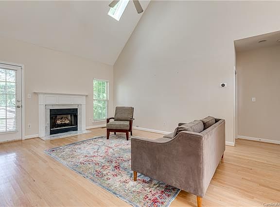 4th image of 4061 Bamborough Dr