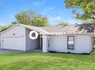 1037 Bryant St, Benbrook, TX 76126