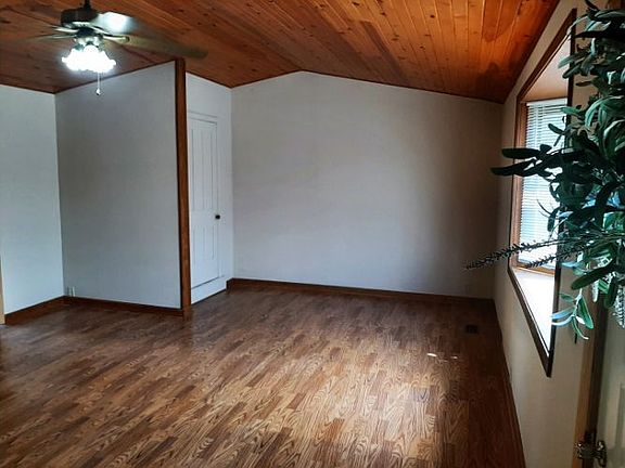 3rd image of 214 W Park St