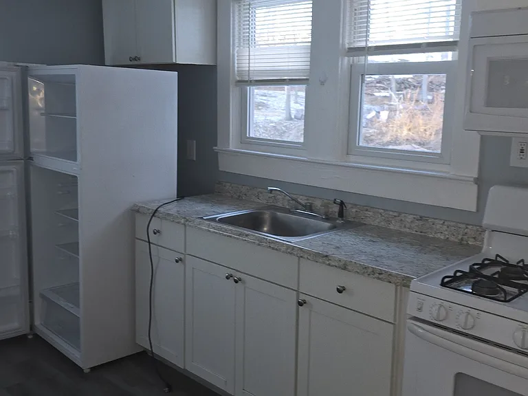 27 Losey St #B — Photo 4