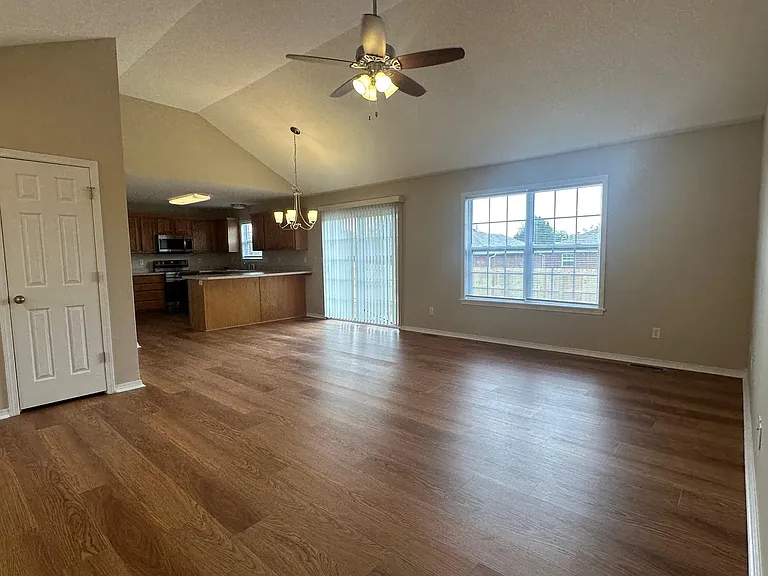 4434 W Normal St — Photo 2