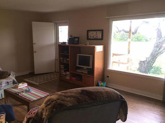 3rd image of 214 Arrowhead Dr
