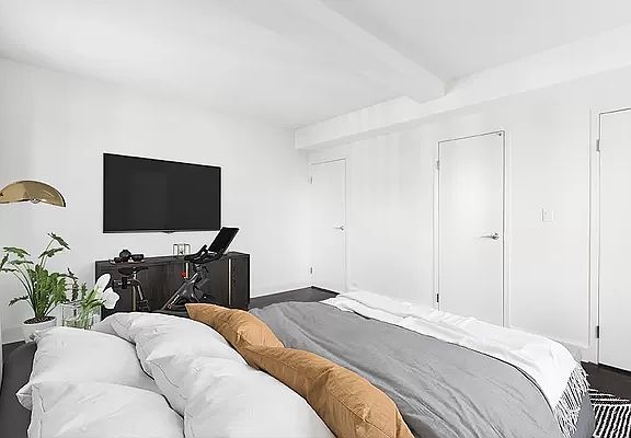 2nd image of 445 E 14th St #1F