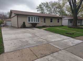 6721 Peach Tree St, Hanover Park, IL 60133