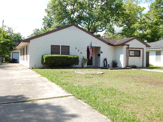1st image of 326 Acacia St
