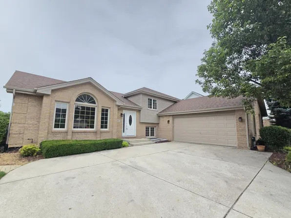 8112 Rutherford Dr, Woodridge, IL 60517
