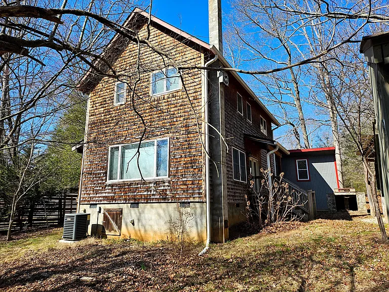 120 W College St — Photo 19