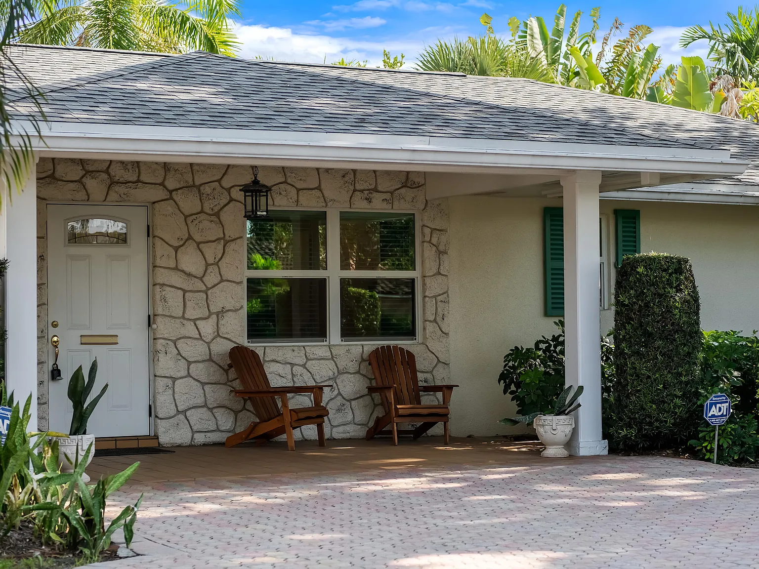 4 bed, 3.0 bath, 3168 sqft, $8,950 — Photo 2