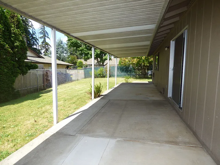 4824 Falcon Ct NE — Photo 34