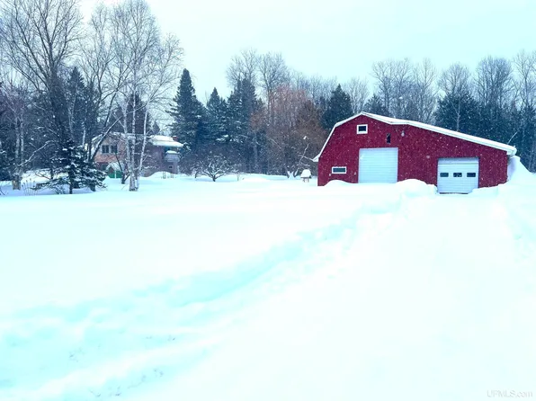 N5686 Jarvinen Rd, Skandia, MI 49885