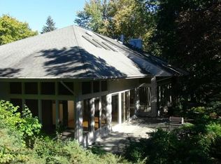 5165 Ponvalley Rd, Bloomfield Hills, MI 48302