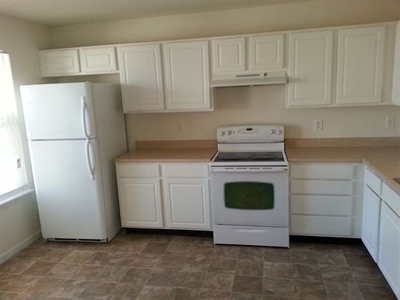 3rd image of 528 Dry Creek Cir